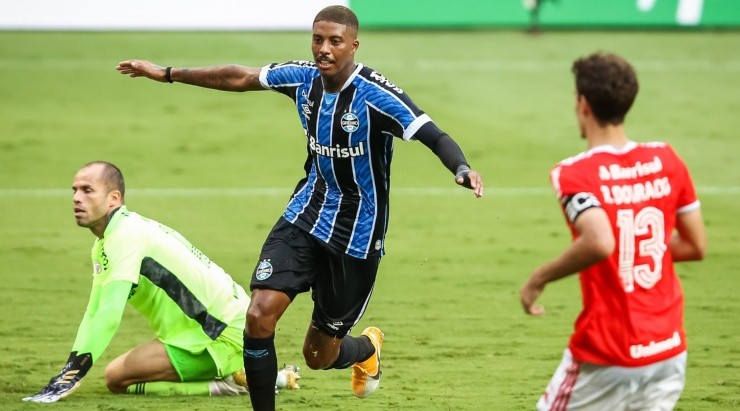 Meia deve ser negociado pelo Grêmio -  Foto: Pedro H. Tesch/AGIF.