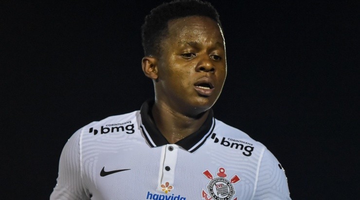 Cazares busca retomar boa fase - Foto: Thiago Ribeiro/AGIF. Cazares busca retomar boa fase - Foto: Thiago Ribeiro/AGIF.