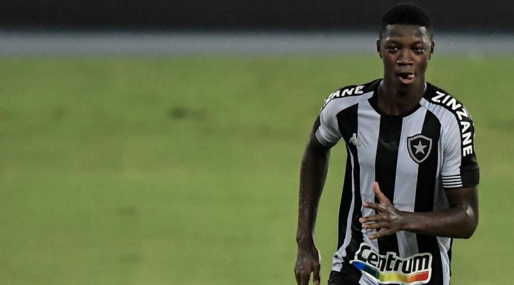 Atacante se reuniu para resolver seu futuro - Foto: Thiago Ribeiro/AGIF.