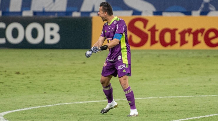 Goleiro defendeu um pênalti contra a Tombense - Foto: Alessandra Torres/AGIF.
