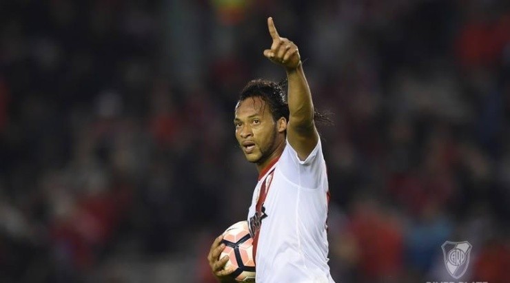 Arturo Mina em ação pelo River Plate. Foto: Divulgação River Plate