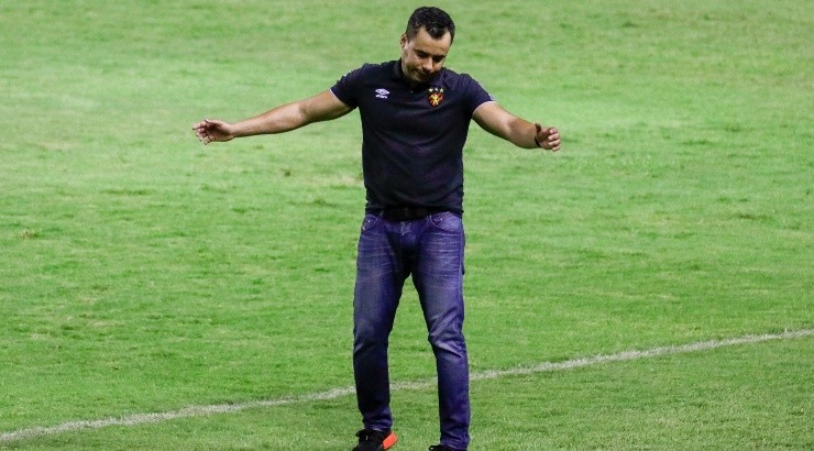 Treinador não vinha conseguindo alcançar os resultados desejados - Foto: Rafael Vieira/AGIF.