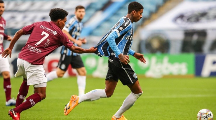 Fluminense vem insistindo pelo meia - Foto: Pedro H. Tesch/AGIF.