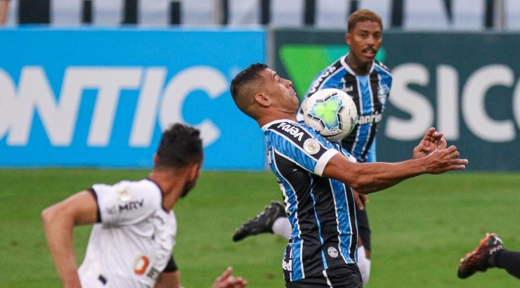 Dupla atuou junta em vários jogos pelo Imortal - Foto: Fernando Alves/AGIF.