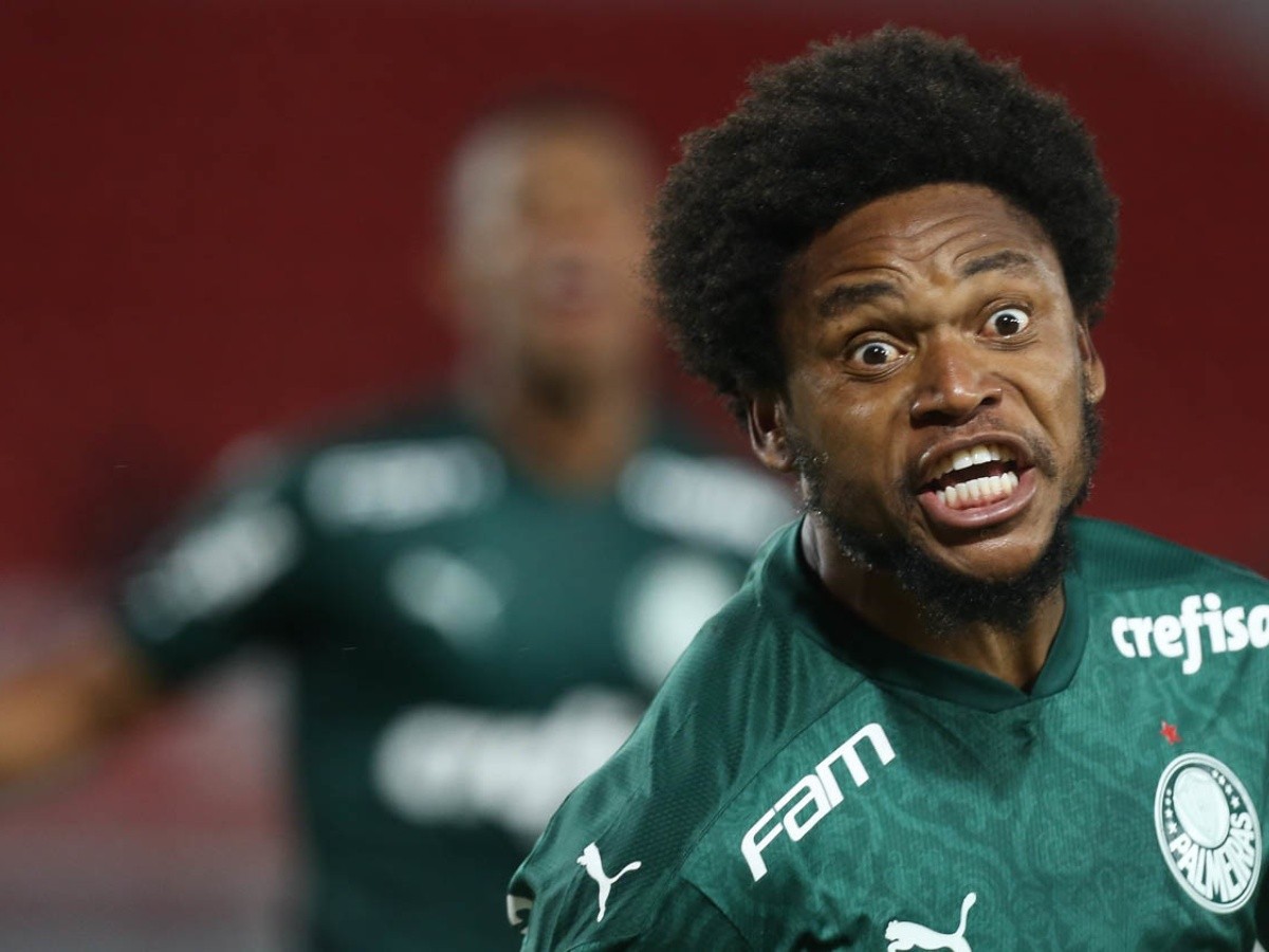 Luiz Adriano dá susto no Palmeiras com acidente de ...