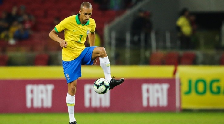 Miranda ainda pode receber um novo companheiro de zaga - Foto: Pedro H. Tesch/AGIF.