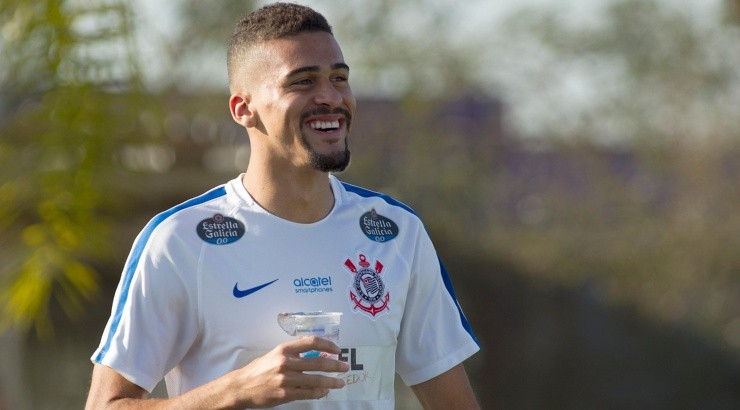 Léo Santos pode ser uma das novidades - Foto: Daniel Vorley/AGIF. Léo Santos pode ser uma das novidades - Foto: Daniel Vorley/AGIF.