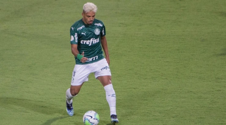Torcida pediu Gabriel Menino na vaga de Isla - Foto: Robson Mafra/AGIF.