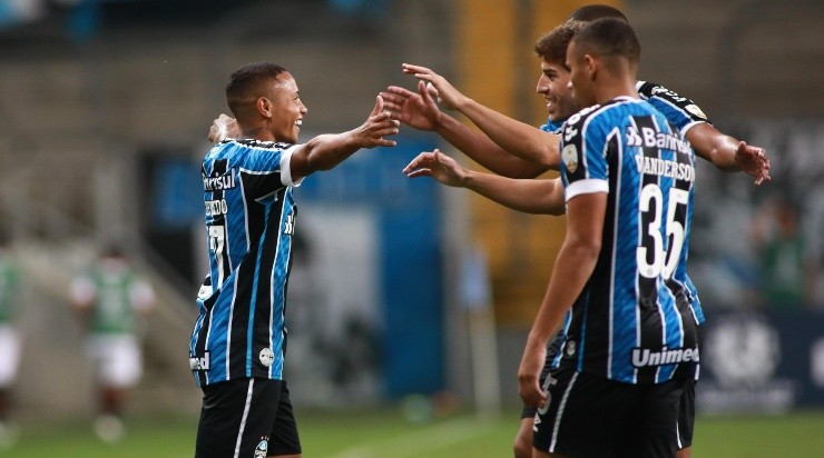 Jogadores do Grêmio comemoram gol pela Libertadores (Foto: Getty Images)