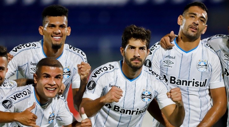 Jogadores comemoram o gol de Diego Souza (Foto: Getty Images)