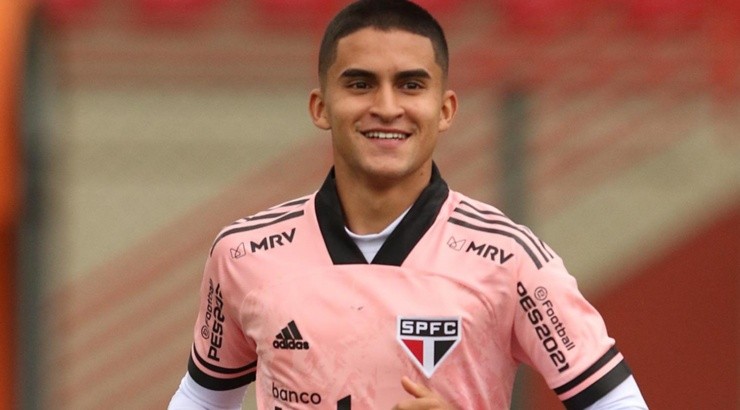 Nestor: renovação encaminhada (Foto: Rubens Chiri / saopaulofc.net / Flickr do São Paulo / Divulgação)