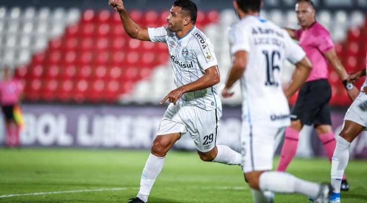 Atacante foi decisivo na partida, mas não evitou a derrota - Foto: Lucas Uebel/Flickr Oficial do Grêmio/Divulgação.
