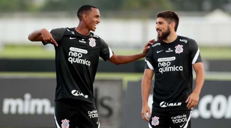 Cauê e Bruno Méndez: podem aparecer no time titular ((Foto: Rodrigo Coca/Agência Corinthians/Divulgação))