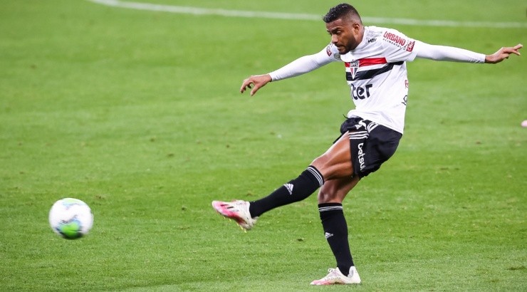 Reinaldo está confirmado contra o São Caetano - Foto: Pedro H. Tesch/AGIF.