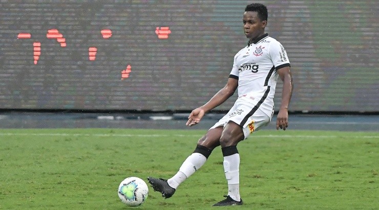 Cazares chegou a fazer ótimas partidas pelo Timão - Foto: Thiago Ribeiro/AGIF.