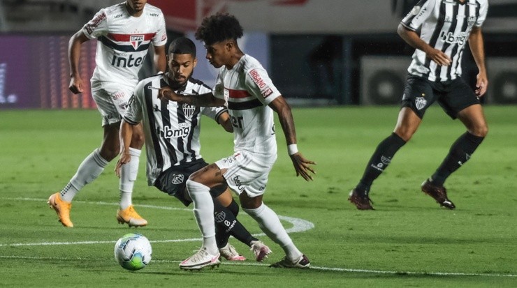 Caleb en el campo de Galo contra São Paulo - Foto: Marcello Zambrana / AGIF.