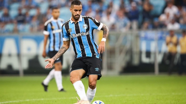 Rômulo: última passagem no Brasil foi pelo Grêmio (Foto: Pedro H. Tesch/AGIF)