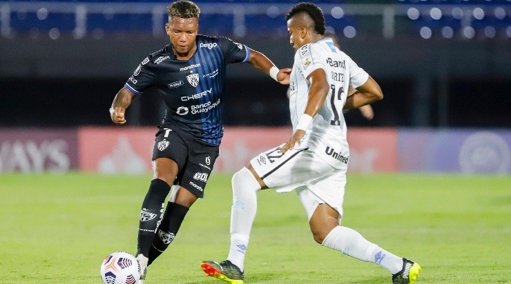 O Independiente del Valle venceu por 2 a 1 no Paraguai (Foto: Getty Images)