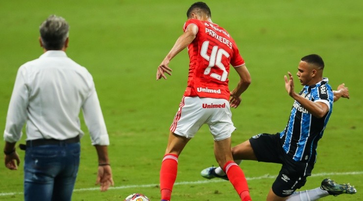 Zagueiro esteve em campo no último Gre-Nal - Foto: Pedro H. Tesch/AGIF.