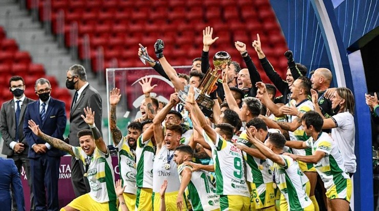 o Defensa Y Justicia bateu o Palmeiras e foi campeão da Recopa Sul-Americana. Foto: Divulgação/ Conmebol