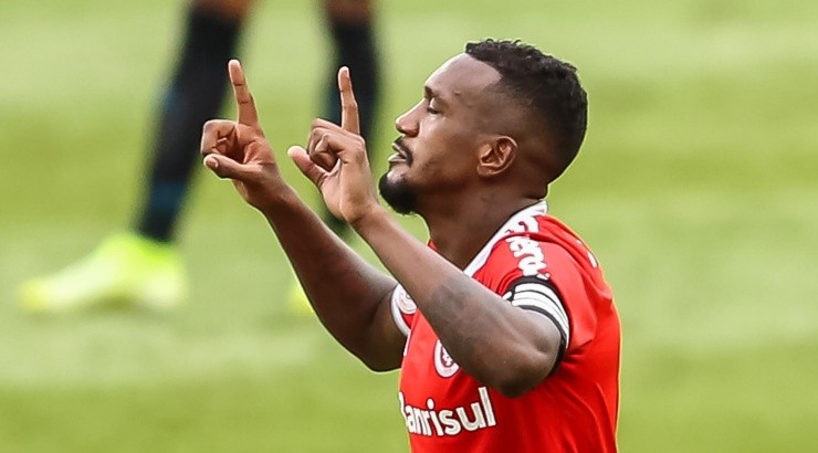 Edenilson tem função importante no esquema Colorado - Foto: Pedro H. Tesch/AGIF.