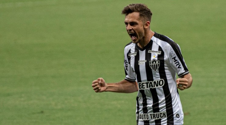 Meia crê em evolução do Atlético com Cuca - Foto: Alessandra Torres/AGIF.