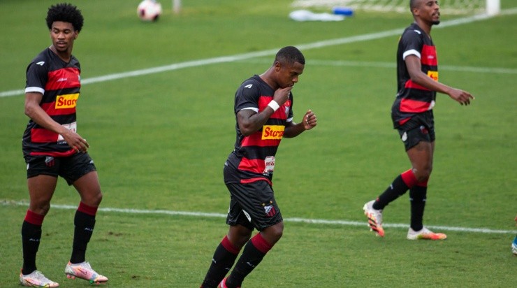 Jogadores do Ituano comemoram gol (Foto: Diogo Reis/AGIF)