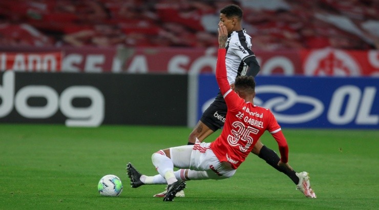 Zé Gabriel deve atuar ao lado de Cuesta - Foto: Fernando Alves/AGIF.