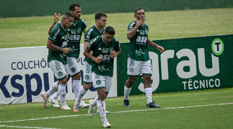 Jogadores do Guarani comemoram gol (Foto: Agif)