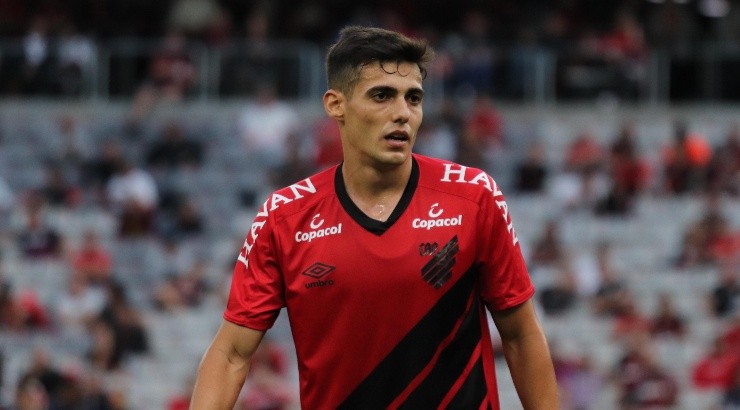 Léo Cittadini tem moral com Tiago Nunes - Foto: Joao Vitor Rezende Borba/AGIF.