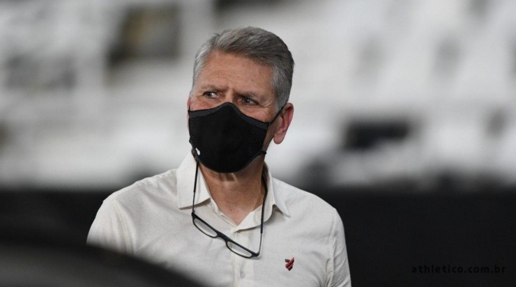 Autuori quer a permanência de Nikão no Athletico. Foto: Divulgação/Athletico