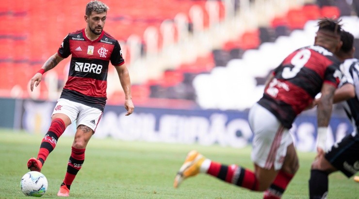 Arrascaeta: envolvido em especulações (Foto: Jorge Rodrigues/AGIF)