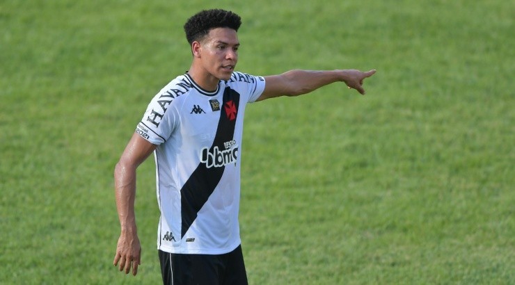 Meia também não foi relacionado - Foto: Thiago Ribeiro/AGIF.