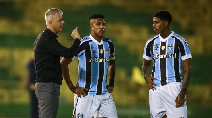 Tiago Nunes e Jean Pyerre: dupla já havia trabalho lado a lado na base do Tricolor (Foto: Lucas Uebel/Flickr do Grêmio/Divulgação)