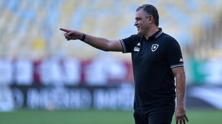 Marcelo Chamusca: técnico aguarda chegadas de reforços (Foto: Thiago Ribeiro/AGIF)