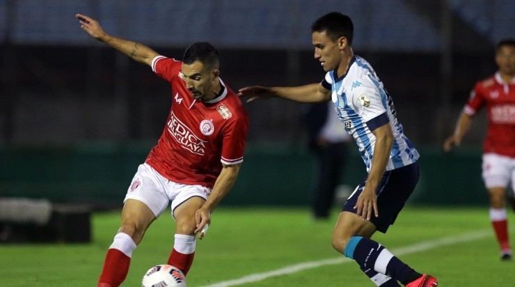 O Rentistas, em duelo contra o Racing (Foto: Getty Images)