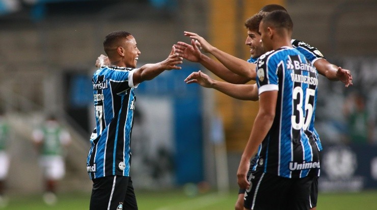 Jogadores do Grêmio comemoram gol (Foto: Getty Images)
