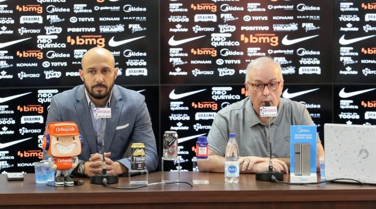 Alessandro e Roberto de Andrade: dupla concedeu entrevista na semana (Foto: Rodrigo Coca/Agência Corinthians/Divulgação)