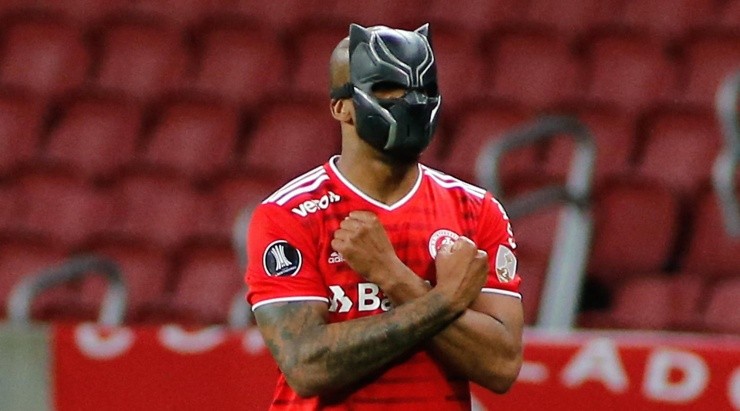 Patrick comemora gol contra o Táchira pela Libertadores (Foto: Silvio Avila/Getty Images Brasil)