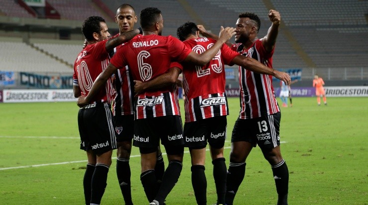 Jogadores do São Paulo comemoram gol pela Libertadores (Foto: Getty Images)