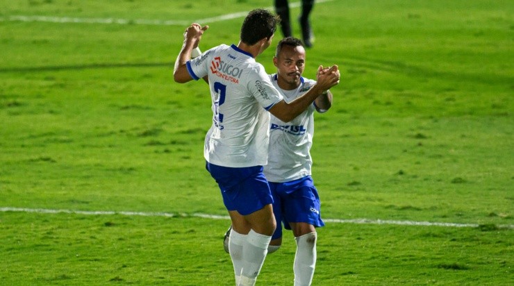 Jogadores do Santo André comemoram gol (Foto: Diogo Reis/AGIF)