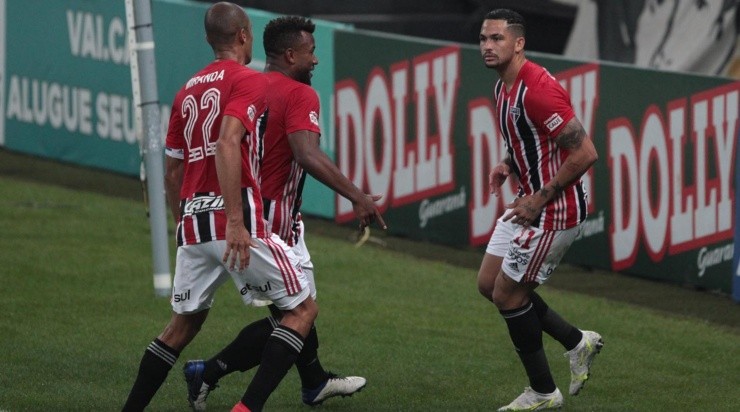 De pênalti, Luciano deixou tudo igual no clássico (Fotos: Rubens Chiri / saopaulofc.net)