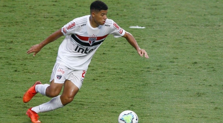 Gabriel Sara deve estar disponível no banco de reservas - Foto: Marcello Zambrana/AGIF.