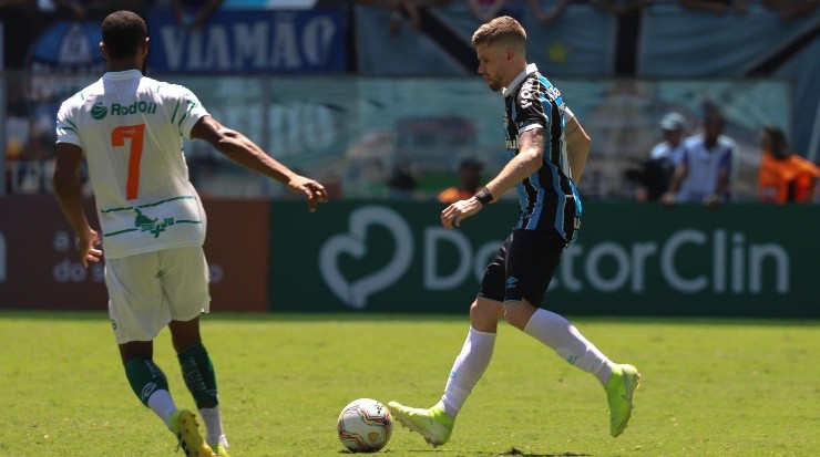 Caio Henrique: passagem relâmpago no Grêmio durou 5 jogos (Foto: Maxi Franzoi/AGIF)