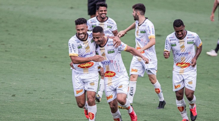 Vitória sobre o Corinthians garante o time de Novo Horizonte na próxima fase, eliminando o Palmeiras - Foto: Heber Gomes/AGIF.