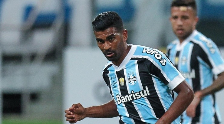 Volante é titular absoluto com Tiago Nunes - Foto: Fernando Alves/AGIF.