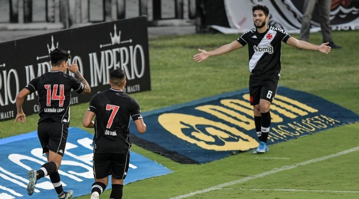 Andrey deu assistência para Cano na vitória sobre o Resende - Foto: Thiago Ribeiro/AGIF.