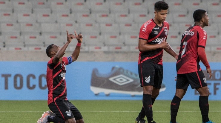 Nikão: marcou no final de semana (Foto: Robson Mafra/AGIF)