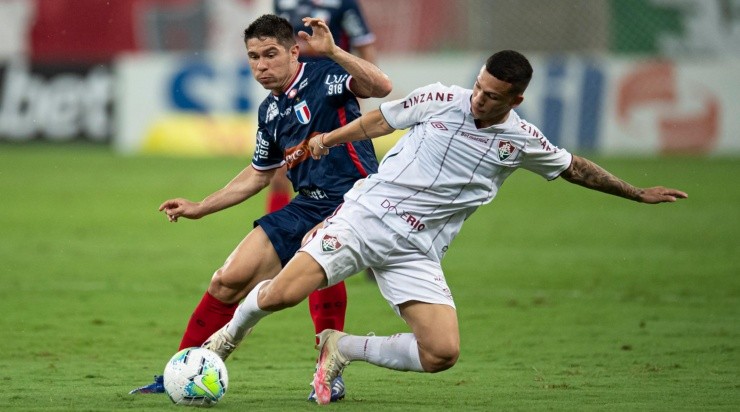 Calegari: prefere seguir na lateral (Foto: Jorge Rodrigues/AGIF)