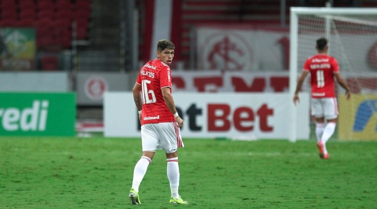 Palacios é dúvida na partida - Foto: Fernando Alves/AGIF.